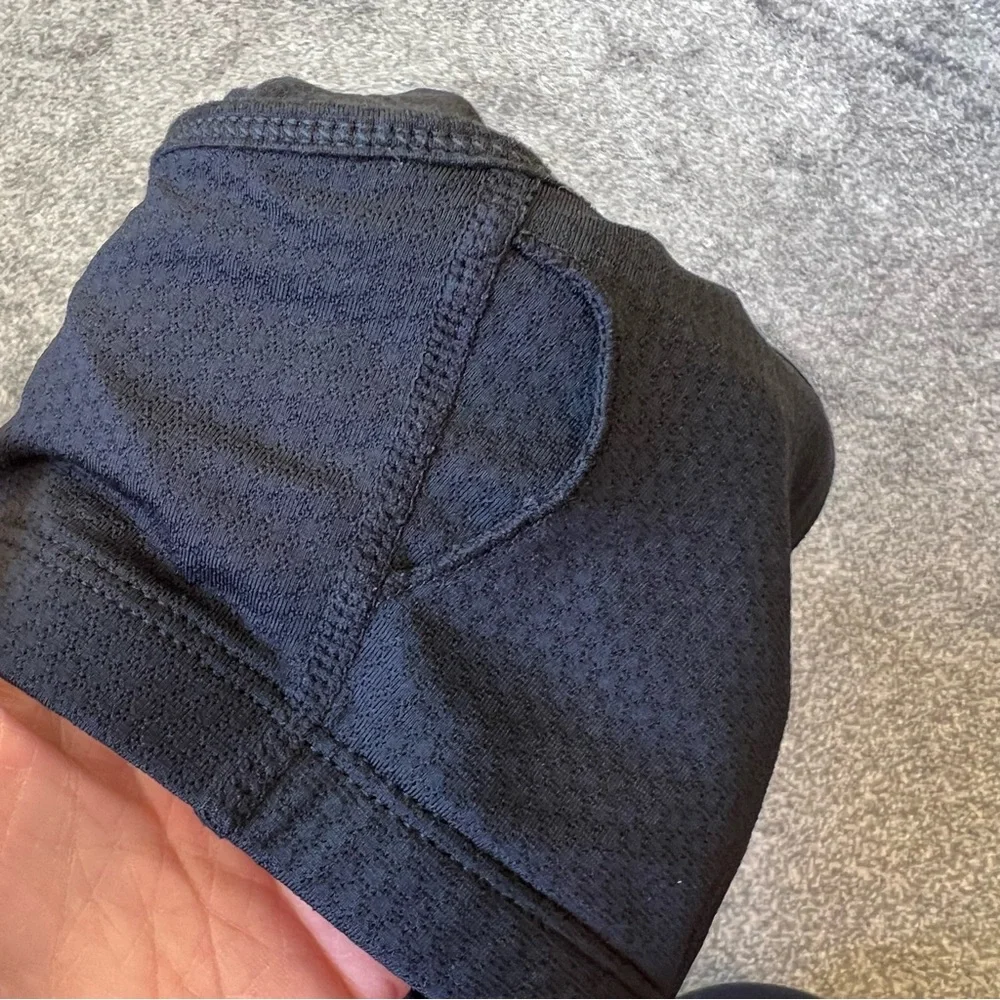 Vuori Halo Performance Crop Tank Heather Black - Picture 9 of 13